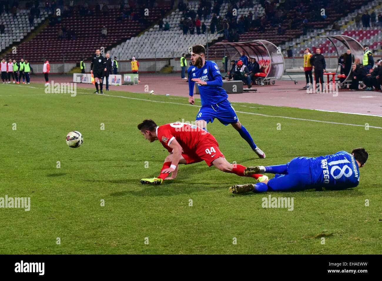 10. März 2015: Steliano Filip #94 von Dinamo Bukarest, Bogdan Ungurusan #18 und Mihai Cosmin Radut #8 CS Pandurii Targu Jiu in Aktion während der League Cup Adeplast Spiel zwischen FC Dinamo Bukarest ROU und FC Universitatea Cluj ROU bei '' Dinamo'' Stadion, Rumänien ROU. Catalin Soare/www.sportaction.ro Stockfoto