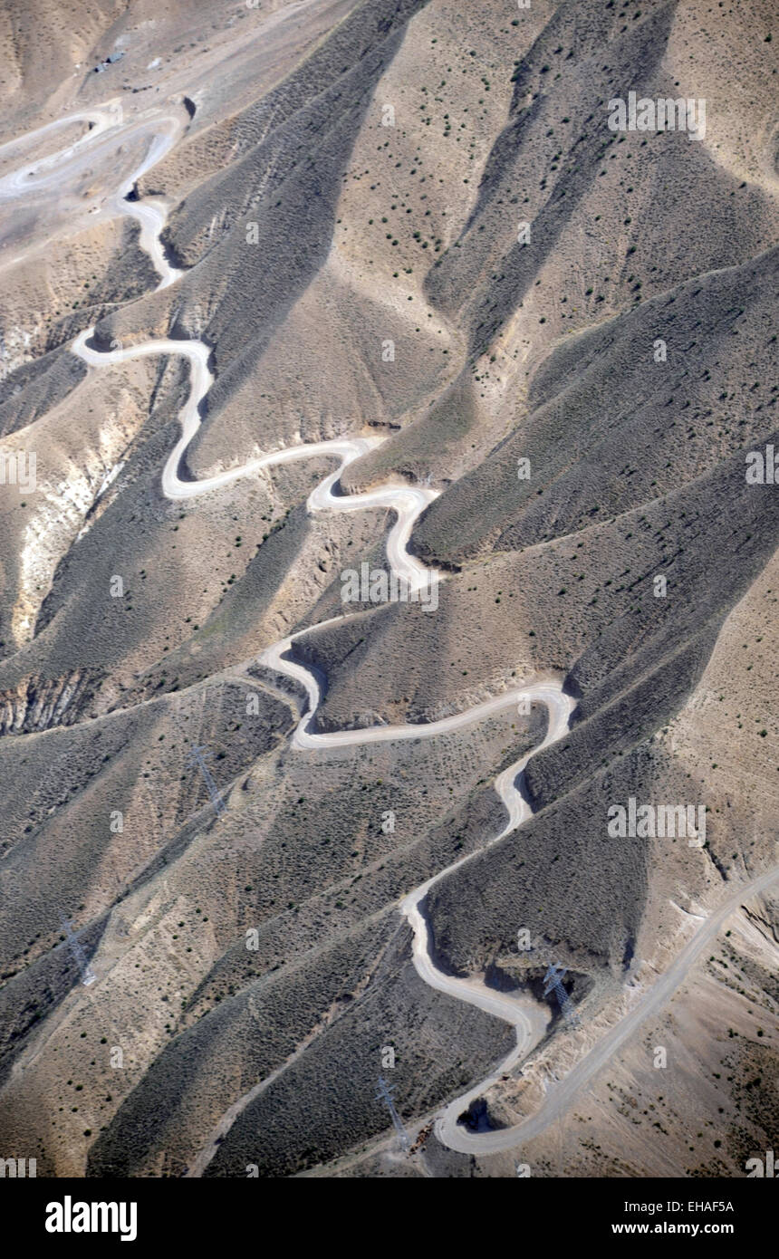 Kabul in Afghanistan aus der Luft zeigen Grünflächen, bebauten Gebieten, Wohnraum, Straßen und den Bergregionen Stockfoto