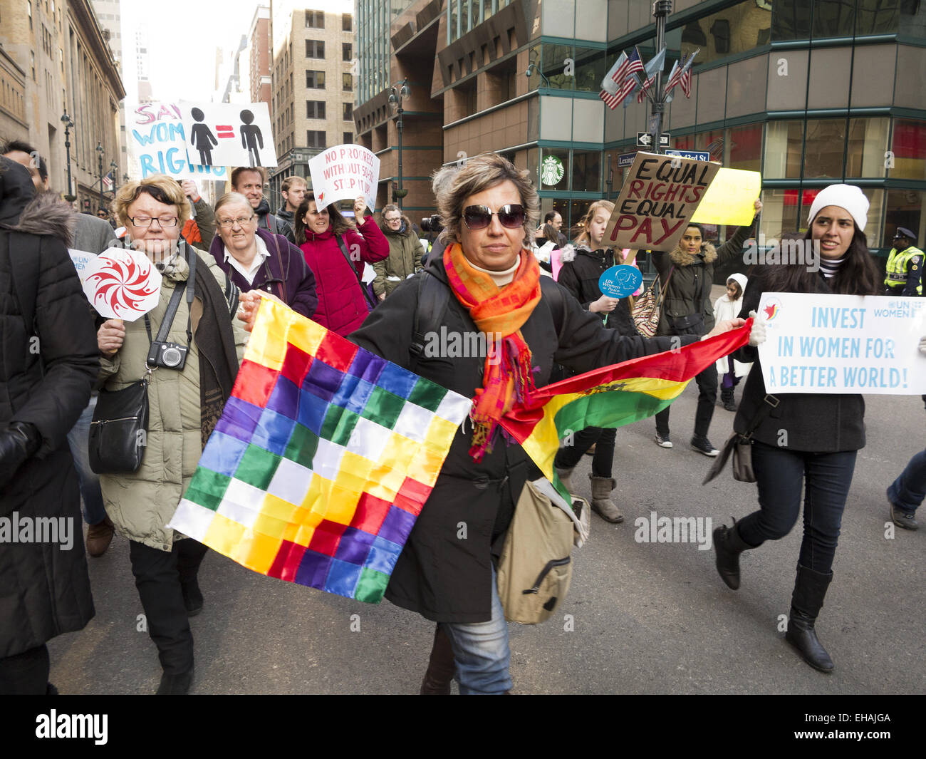 Internationaler Frauentag Marsch für die Gleichstellung der Geschlechter und Frauenrechte, NYC, 8. März 2015. Stockfoto