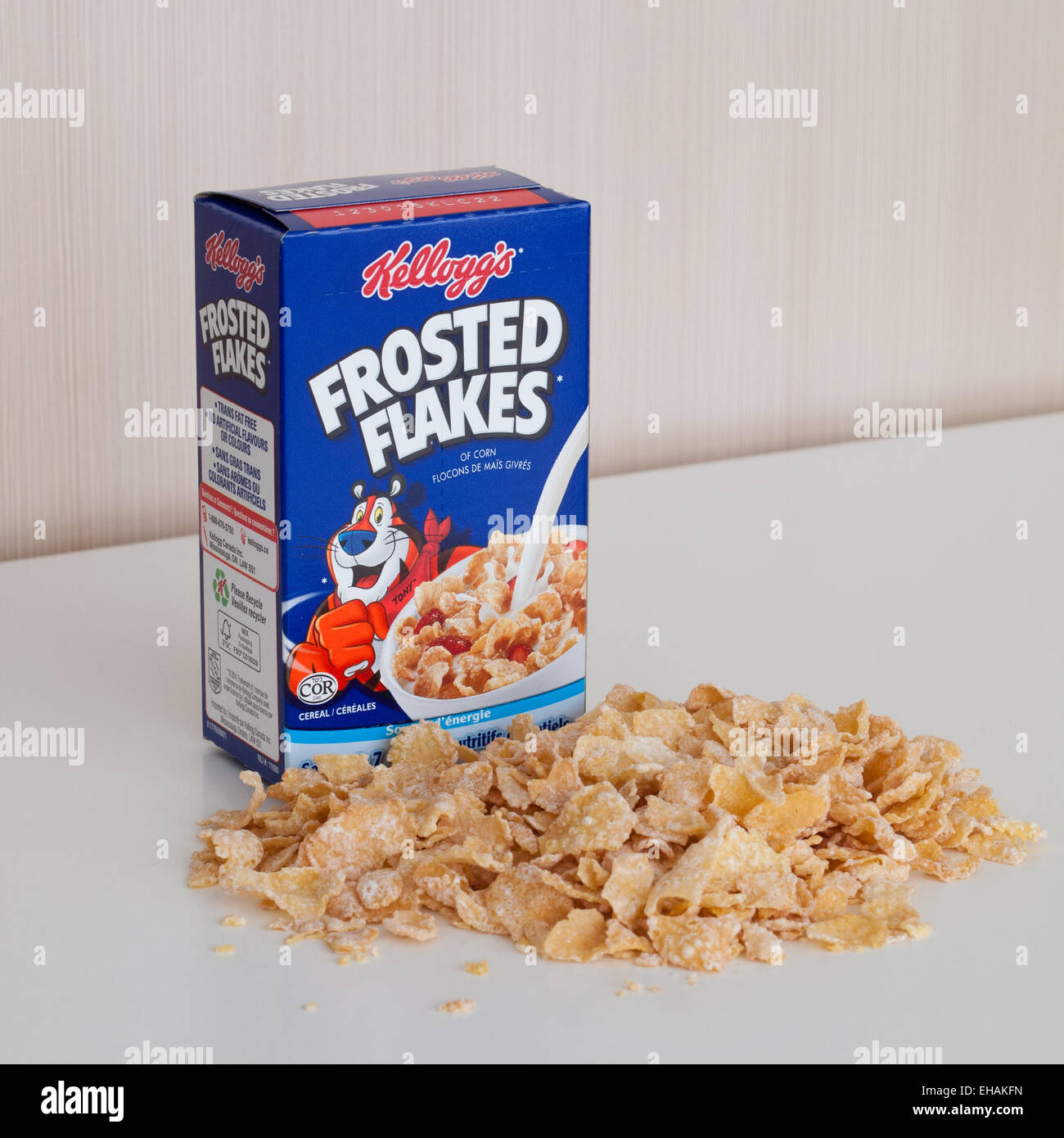 Eine lustige Größe Feld von Kelloggs bereifte Flocken Getreide. Kanadische Verpackung gezeigt. Stockfoto