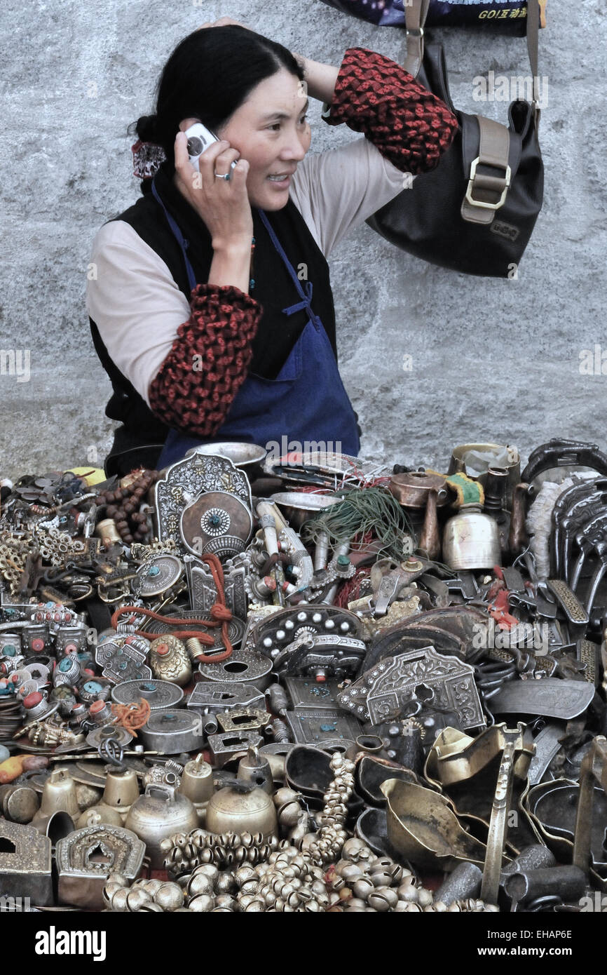 Lhasa, Dame am Altstadt Markt Stockfoto