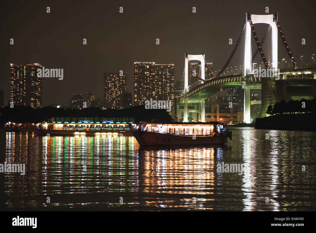 Ansicht der Rainbow Bridge, Tokyo, Japan Stockfoto