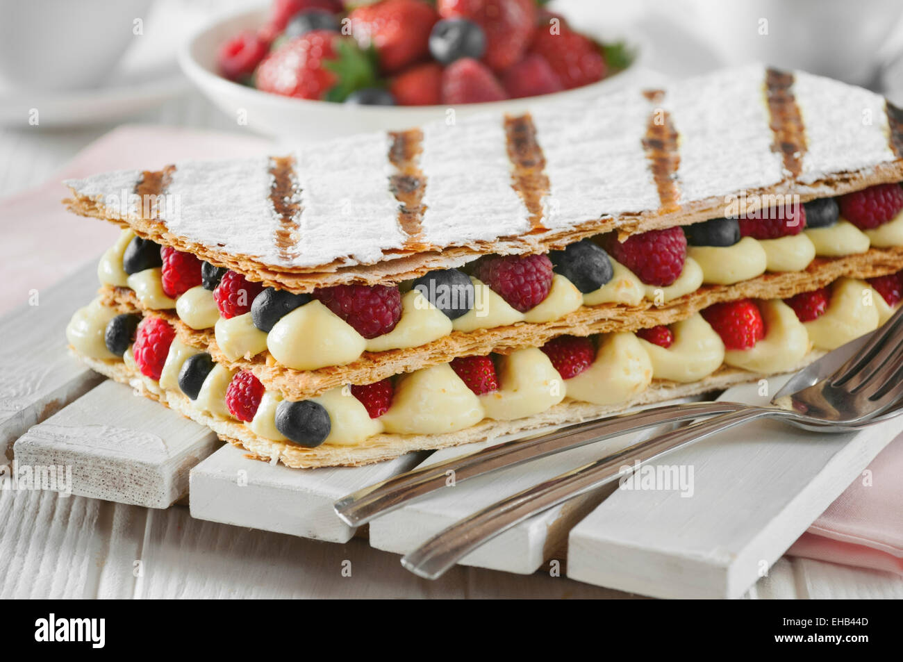Sommer Obst Millefeuille Stockfoto