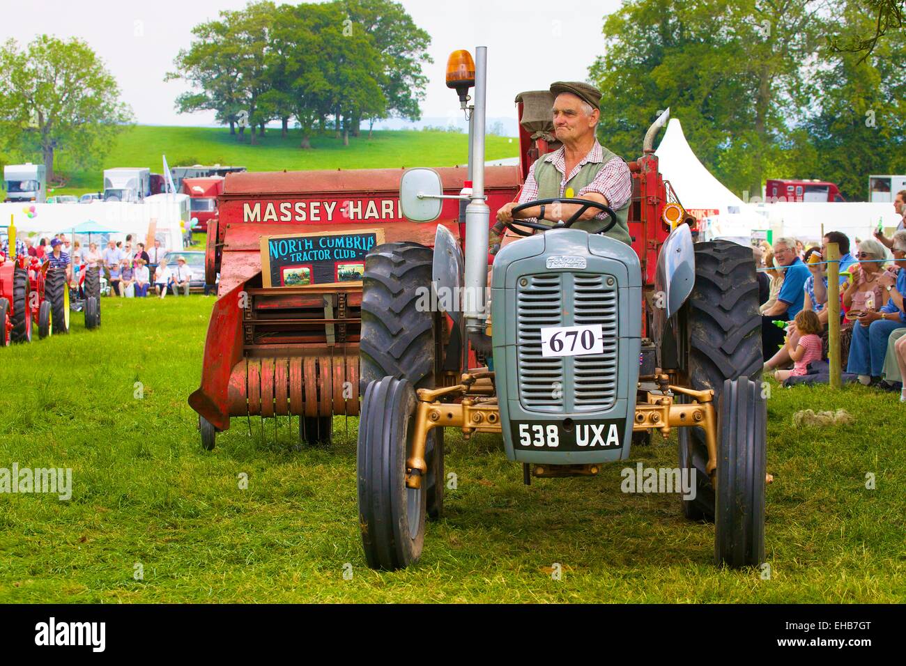 Klassische Traktor grau Ferguson FE35. Skelton Show Cumbria, England, UK. Stockfoto