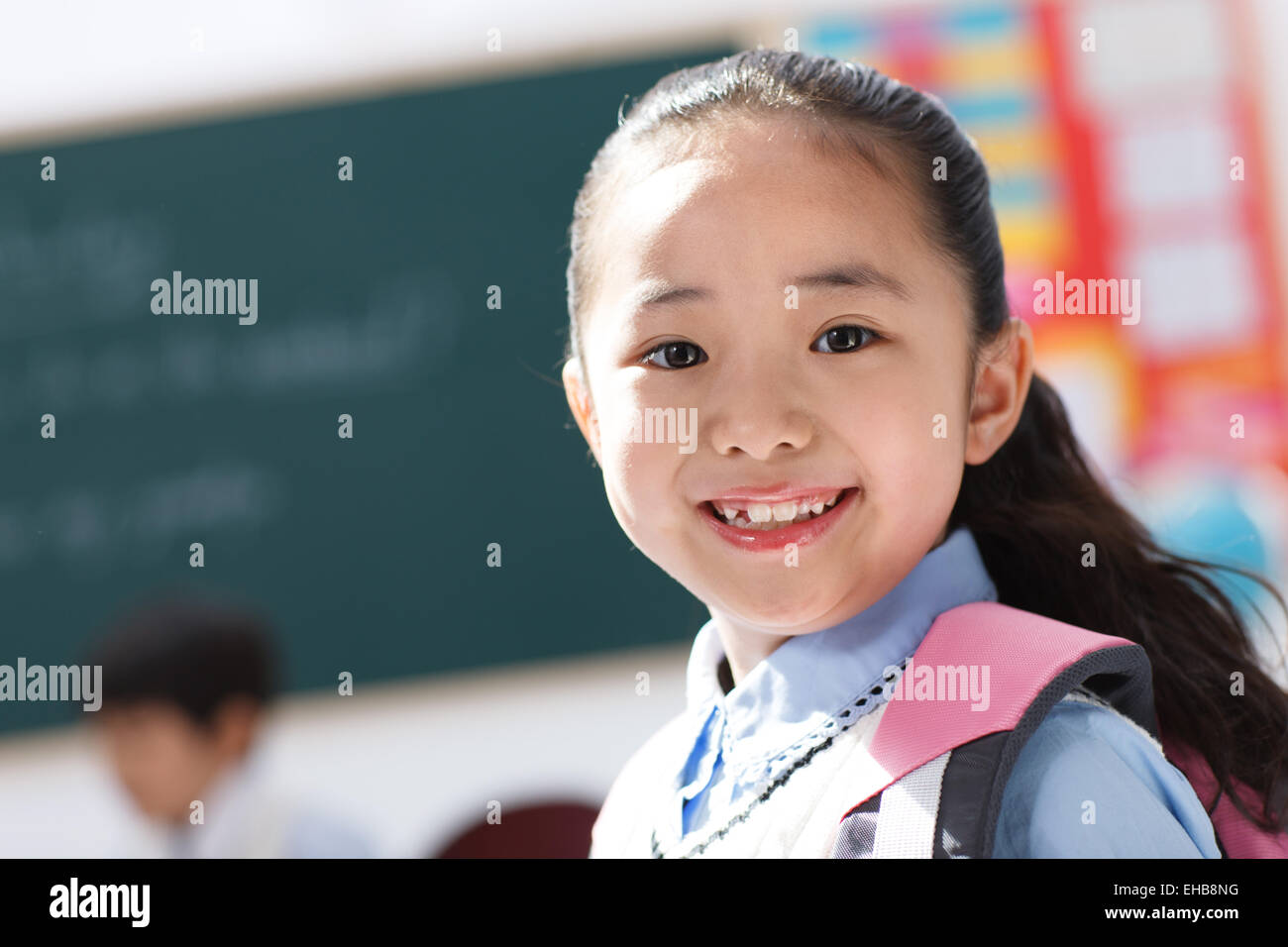 Glücklich Grundschüler im Klassenzimmer Stockfoto