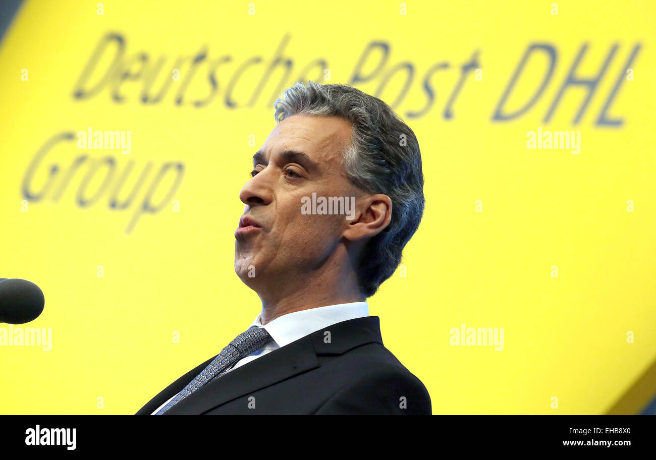 Bonn, Deutschland. 11. März 2015. Der CEO der deutschen Postdienste Unternehmen Deutsche Post AG, Frank Appel, präsentiert das Unternehmen Jahresabschluss in Bonn, Deutschland, 11. März 2015. Deutsche Post profitierte von einer starken Paketgeschäft in der Weihnachtszeit letztes Jahr. Unter dem Strich erreicht die Deutsche Post einen Nettogewinn von 2,07 Milliarden Euro im Jahr 2014 - etwas weniger als im Vorjahr. Foto: OLIVER BERG/Dpa/Alamy Live News Stockfoto