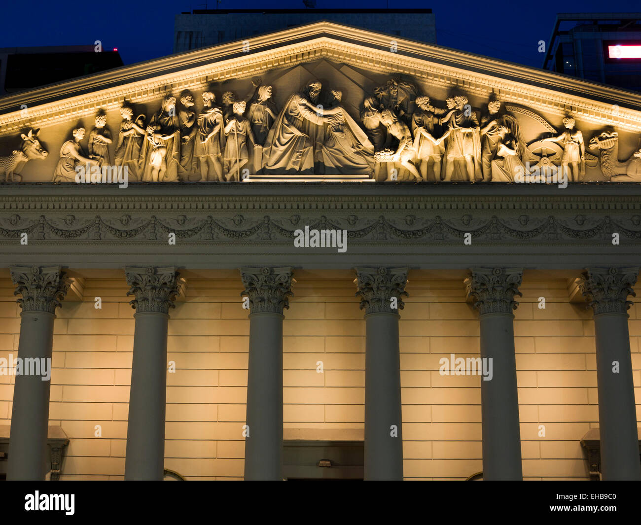 Argentinien, Buenos Aires, Plaza de Mayo, Metropolitan Cathedral, Eingang Portikus in der Nacht Stockfoto