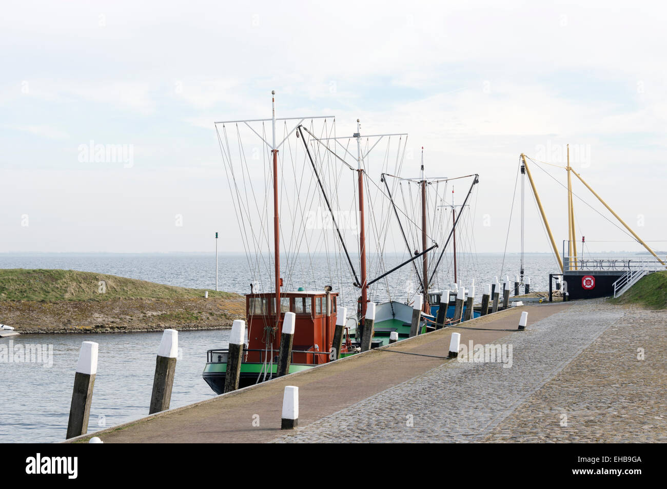 Fischerboot im Hafen Ouddorp, einem Dorf in den Niederlanden Stockfoto