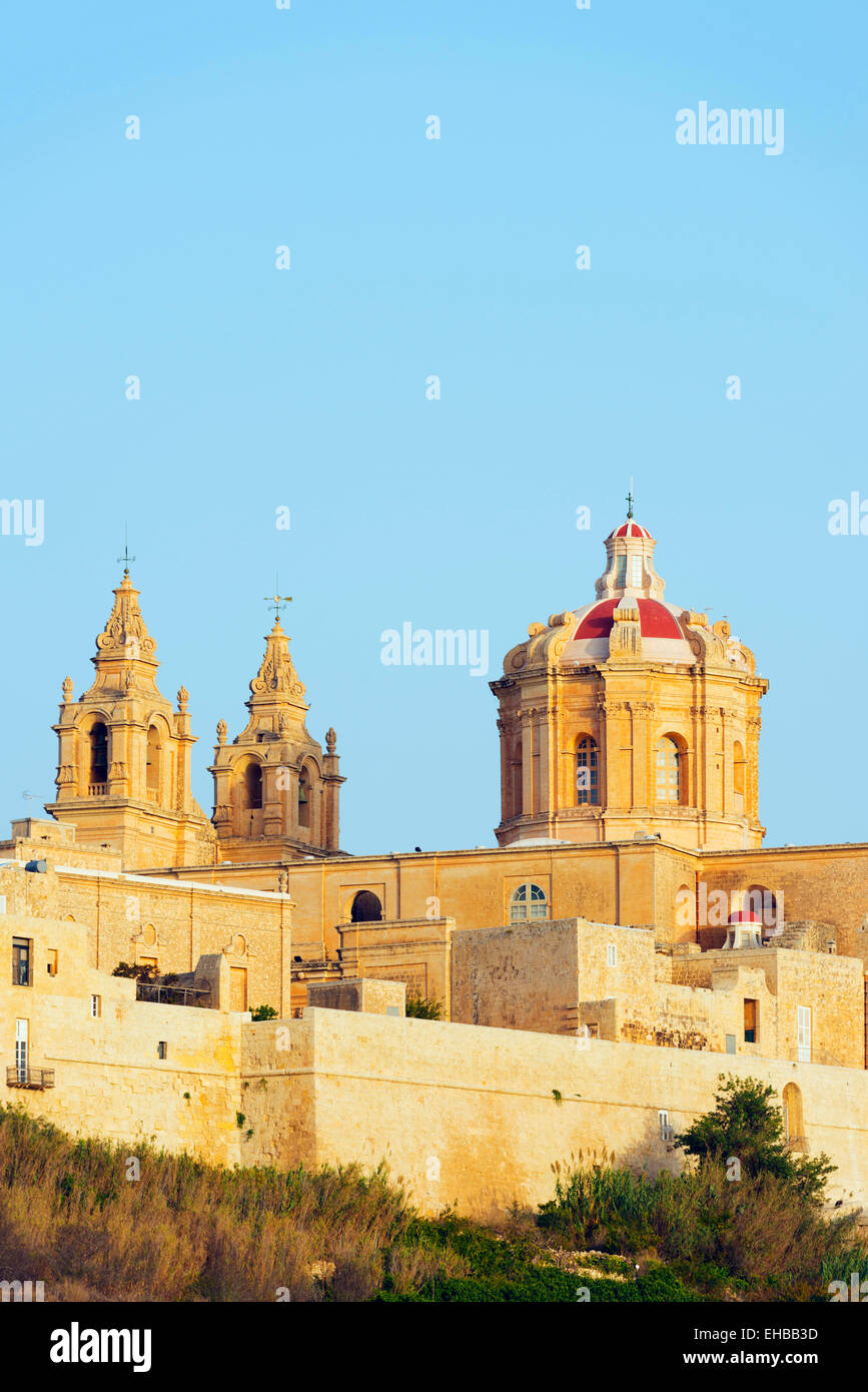 Mittelmeer Europa, Malta, Mdina, Stein, von Mauern umgebene Stadt und St Pauls Cathedral Stockfoto