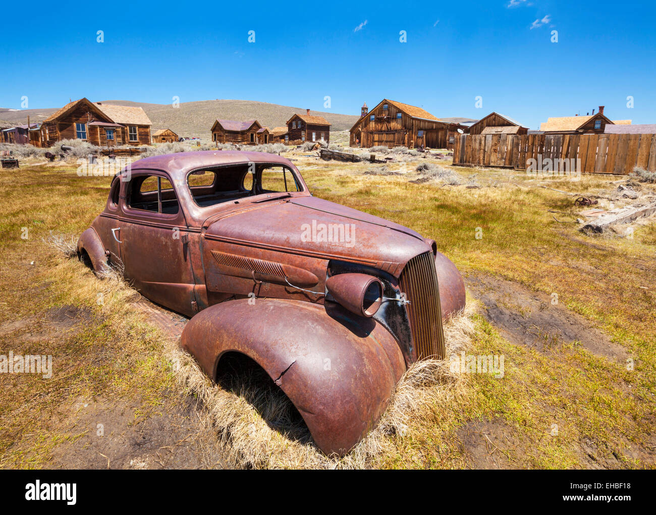 Rostenden Autos in Bodie Geisterstadt Bodie State Historic Park California USA Vereinigte Staaten von Amerika Stockfoto