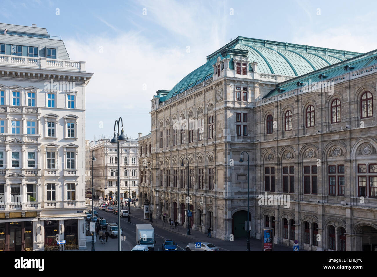 Philharmonikerstrasse, Vienna. Staatsoper, Wiener Staatsoper, sonnigen Tag im März Stockfoto