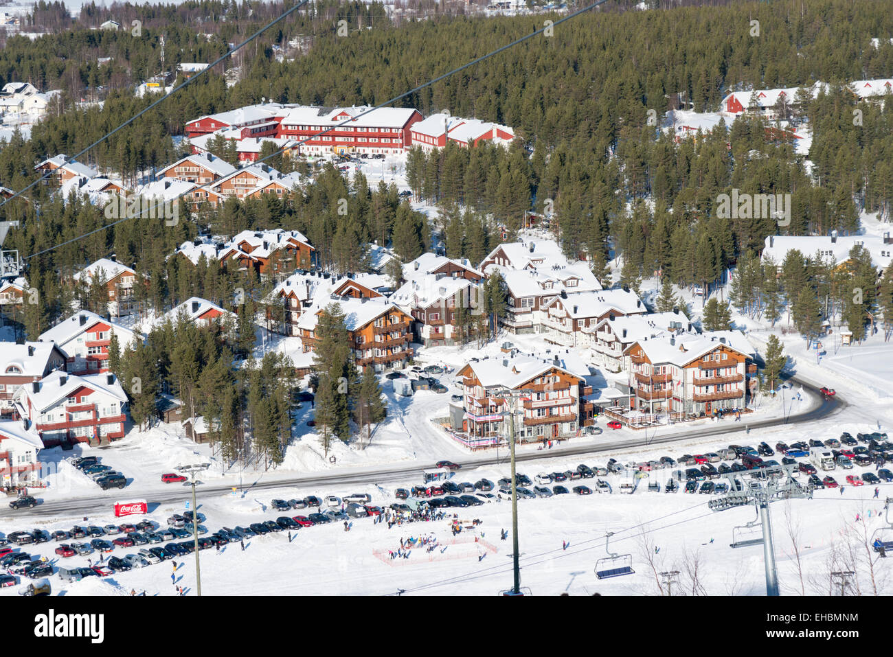 Ein Antenne Landschaft Blick auf die beiden und Ski resort von Levi Lapland Finnland im winter Stockfoto