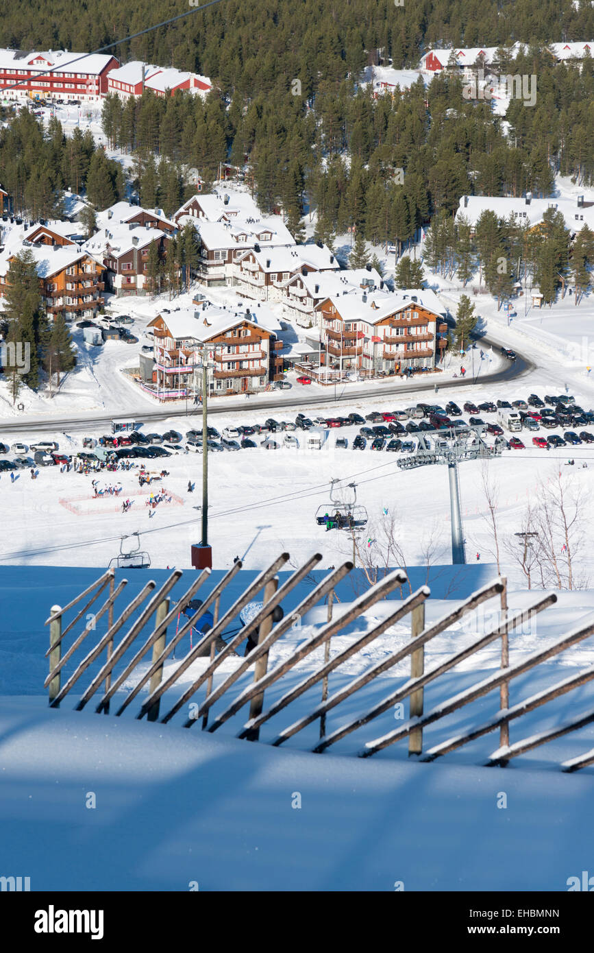 Ein Antenne Landschaft Blick auf die beiden und Ski resort von Levi Lapland Finnland im winter Stockfoto