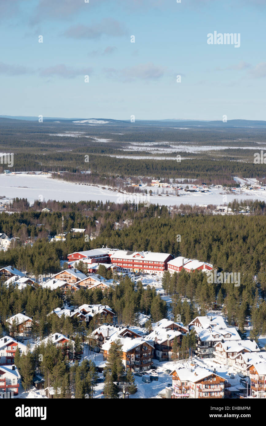 Ein Antenne Landschaft Blick auf die beiden und Ski resort von Levi Lapland Finnland im winter Stockfoto