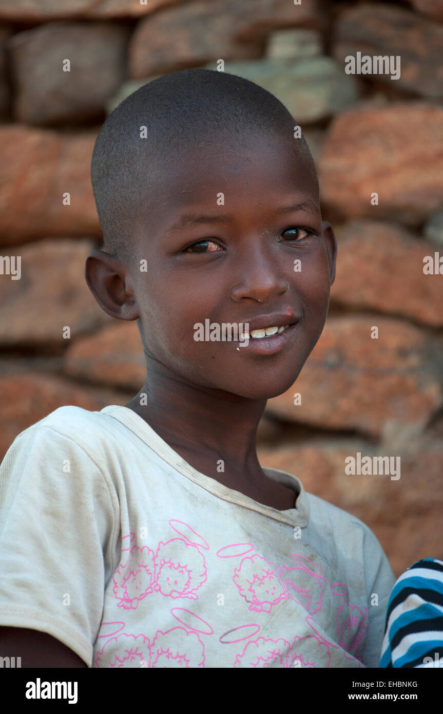 Ein Samburu Junges Madchen Mit Rasierte Haare Bogenschutze S Post Kenia Stockfotografie Alamy