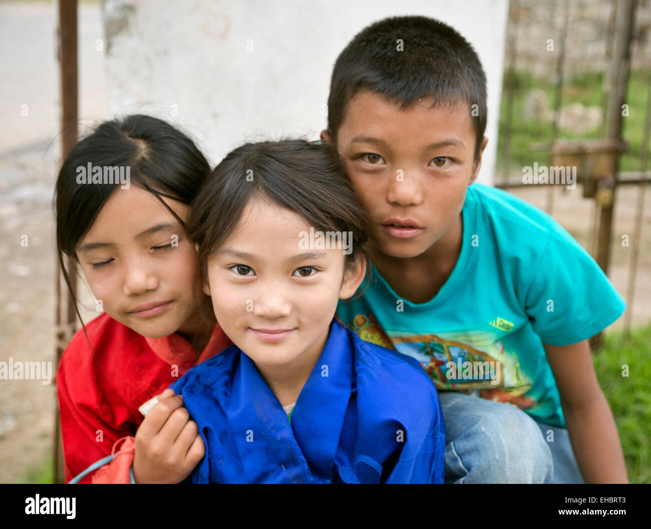 BU00306-00... BHUTAN - kleinen Kindern genießen einen Tag weg von der Schule während ein religiöser Feiertag in Paro. Stockfoto