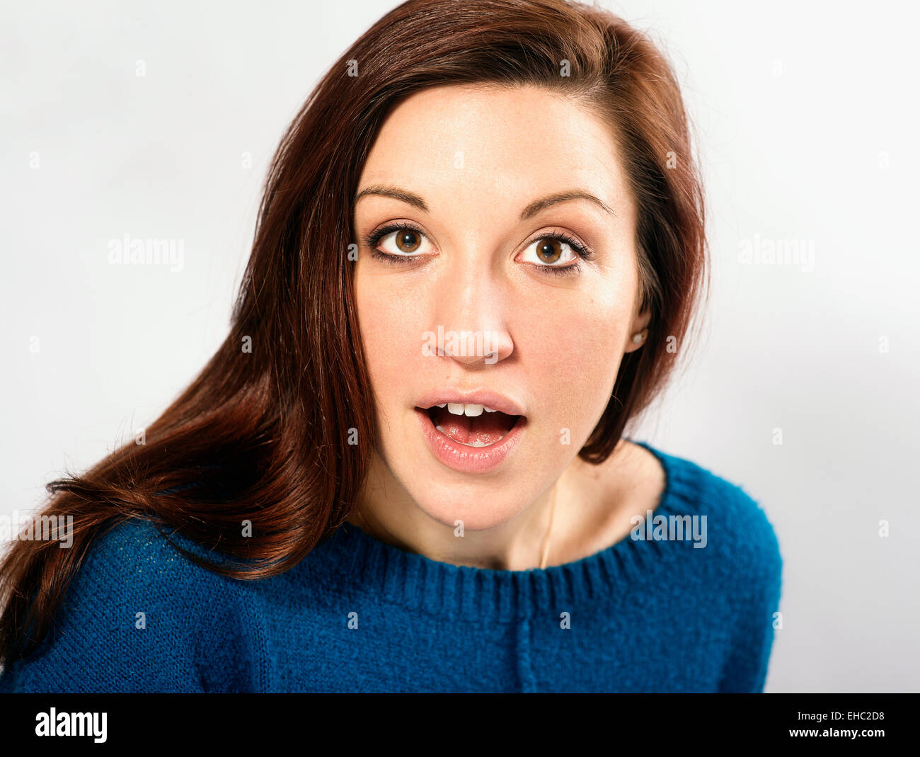 Das Porträt einer Frau überrascht. Stockfoto