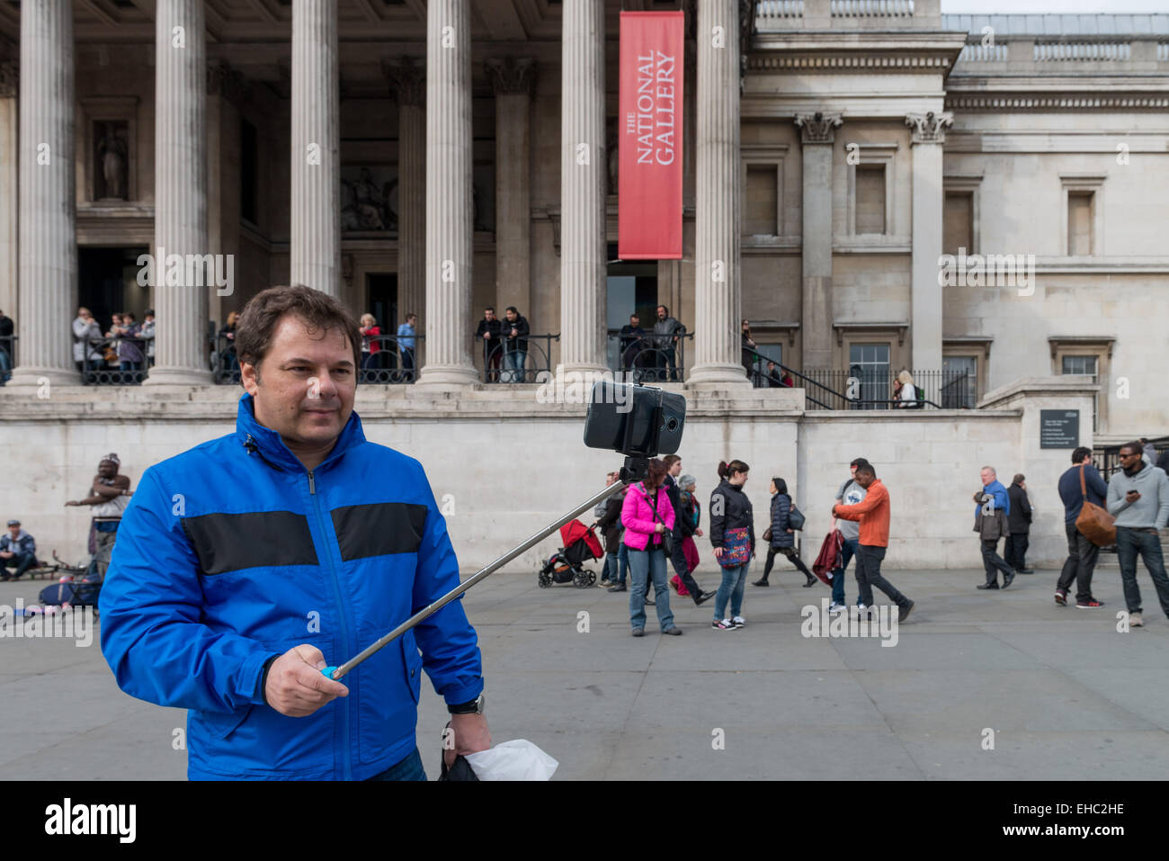 11. März 2015 - JoÃ£ o kam nach London aus Sao Paulo in Brasilien und war sehr überrascht von der Galerie neue Regel. Der National Gallery in London verbietet Selfie-Sticks und legte sie in die gleiche Kategorie wie Stative, die verboten sind, '' um Gemälde, Privatsphäre und das Gesamterlebnis Besucher zu schützen". Die National Gallery Verbot folgt anderen Galerien auf der ganzen Welt, darunter die Smithsonian-Museen in Washington. © Velar Grant/ZUMA Wire/ZUMAPRESS.com/Alamy Live-Nachrichten Stockfoto
