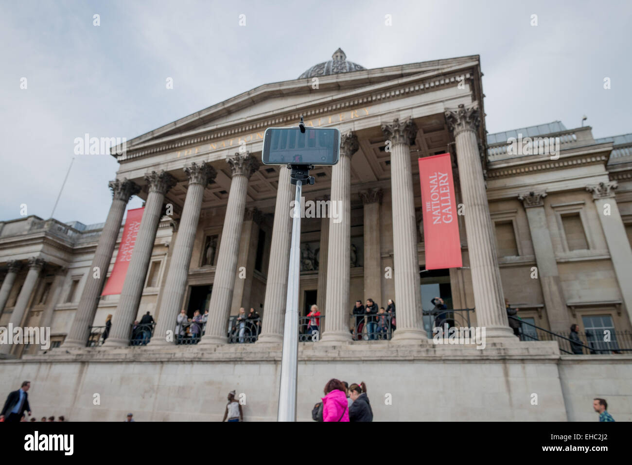 11. März 2015 - JoÃ£ o kam nach London aus Sao Paulo in Brasilien und war sehr überrascht von der Galerie neue Regel. Der National Gallery in London verbietet Selfie-Sticks und legte sie in die gleiche Kategorie wie Stative, die verboten sind, '' um Gemälde, Privatsphäre und das Gesamterlebnis Besucher zu schützen". Die National Gallery Verbot folgt anderen Galerien auf der ganzen Welt, darunter die Smithsonian-Museen in Washington. © Velar Grant/ZUMA Wire/ZUMAPRESS.com/Alamy Live-Nachrichten Stockfoto
