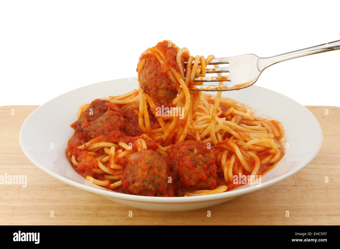 Spaghetti und Fleischbällchen in einer Schüssel mit einer Gabel Stockfoto