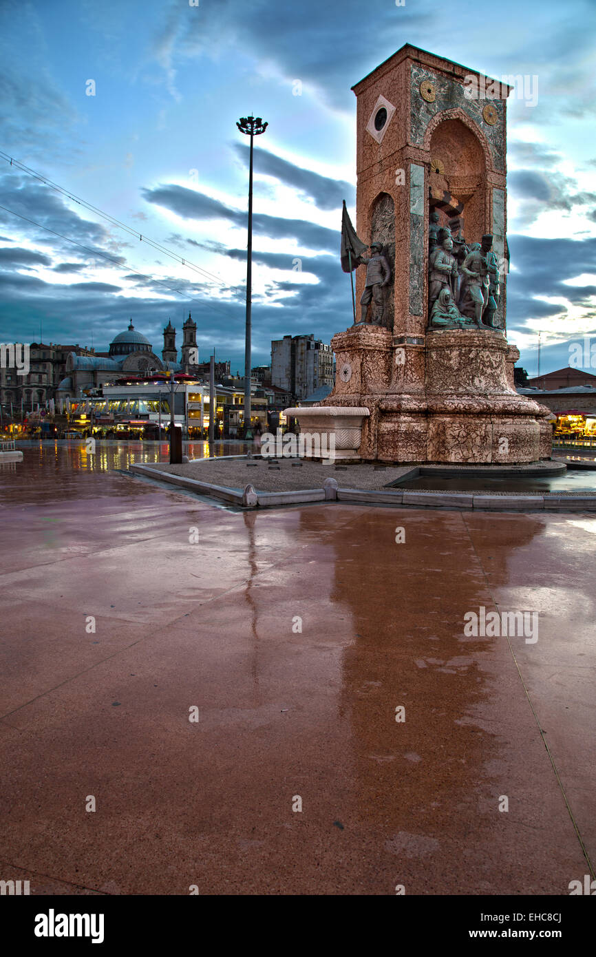 HDR-Ansicht der Republik-Denkmal am Abend am Taksim-Platz in Istanbul Stockfoto