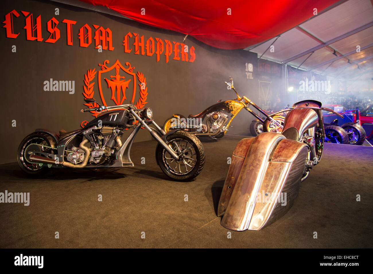 Istanbul, Türkei - 27. Februar 2015: TT Custom Chopper Motorräder auf dem Display an Eurasia Motobike Expo, CNR Expo Stockfoto
