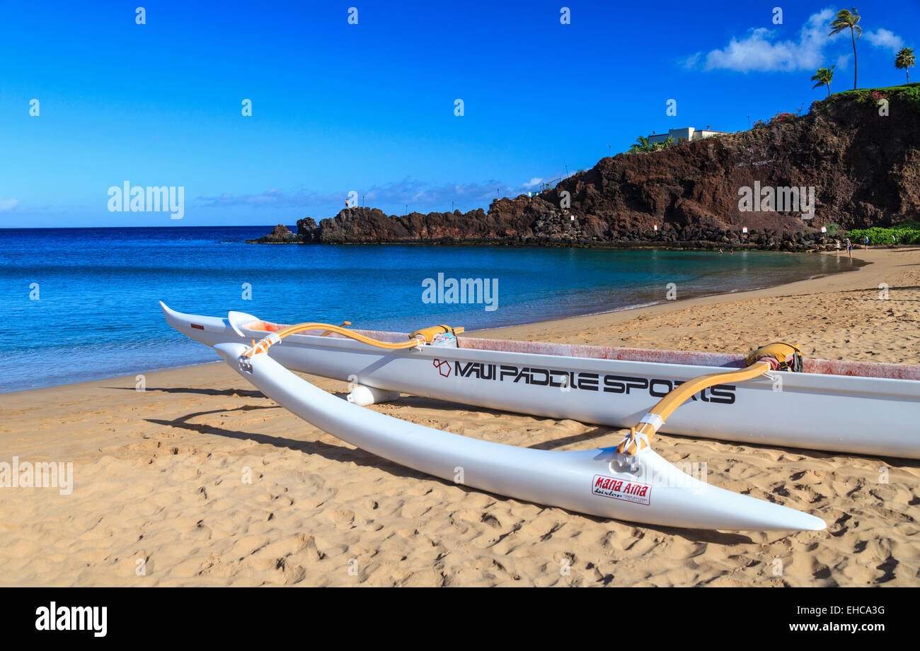 Ausleger-Kanu für Touren am Kaanapali Beach in der Nähe von Black Rock verwendet Stockfoto