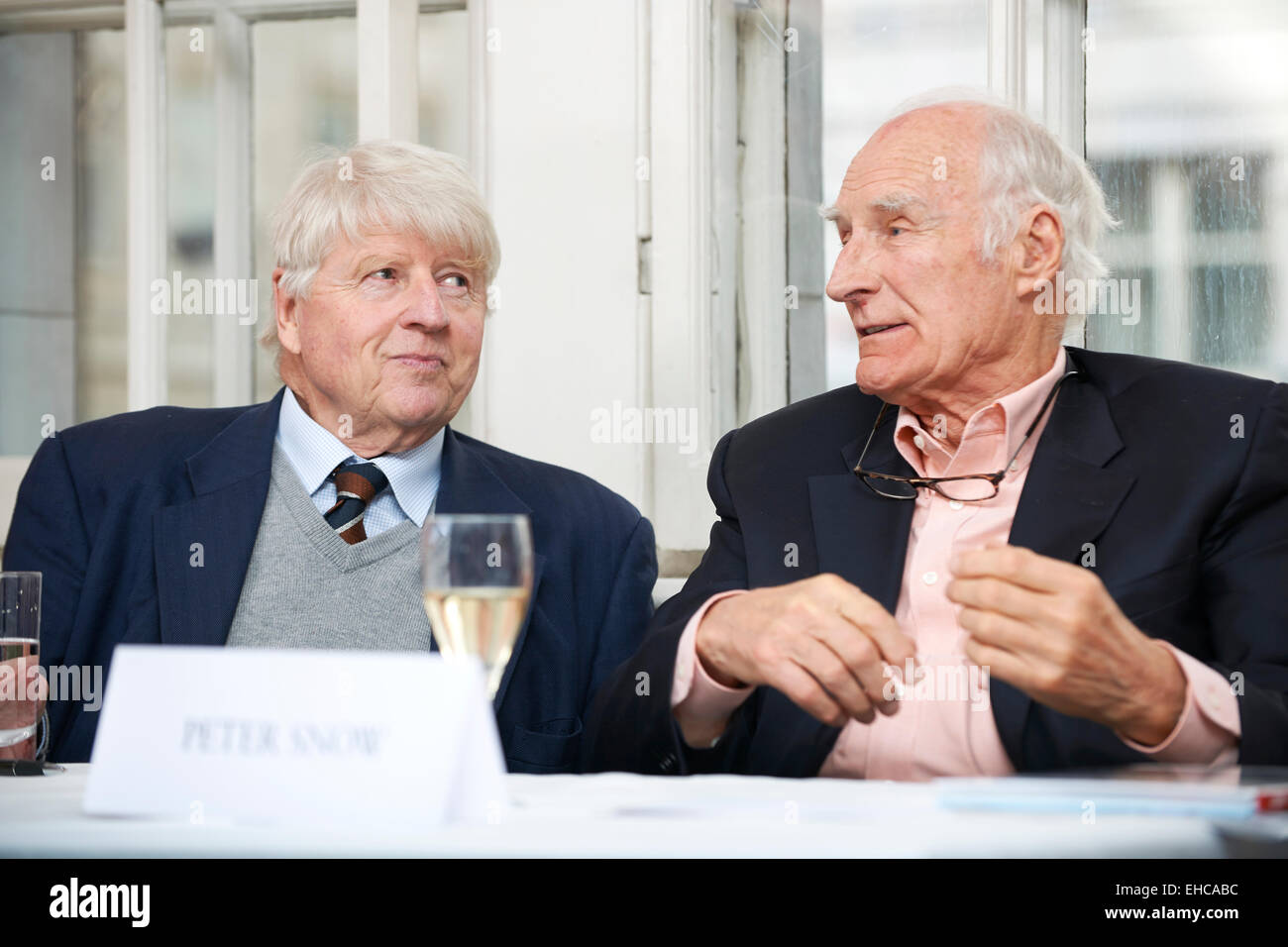Peter Schnee und Stanley Johnson in den Oldie literarischen Mittagessen 03.10.15 Stockfoto