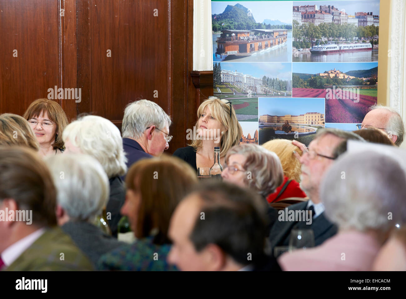 Rachel Johnson literarische mittags Oldie sprechen 03.10.15 ihr Vater Stanley Johnson hören Stockfoto