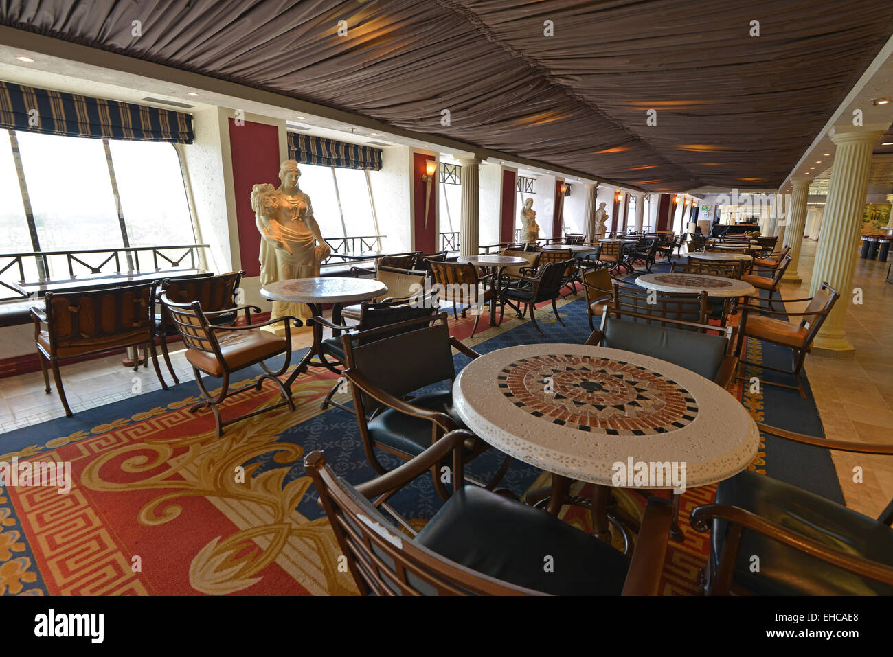 Innenraum Abendessen Kreuzfahrt Schiff Keramik und Leder Sitze Stockfoto