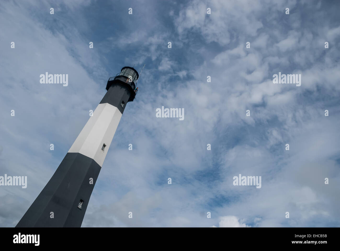 Einen schwarzen und weißen Leuchtturm entlang der Küste des Atlantischen Ozeans in Südgeorgien Stockfoto
