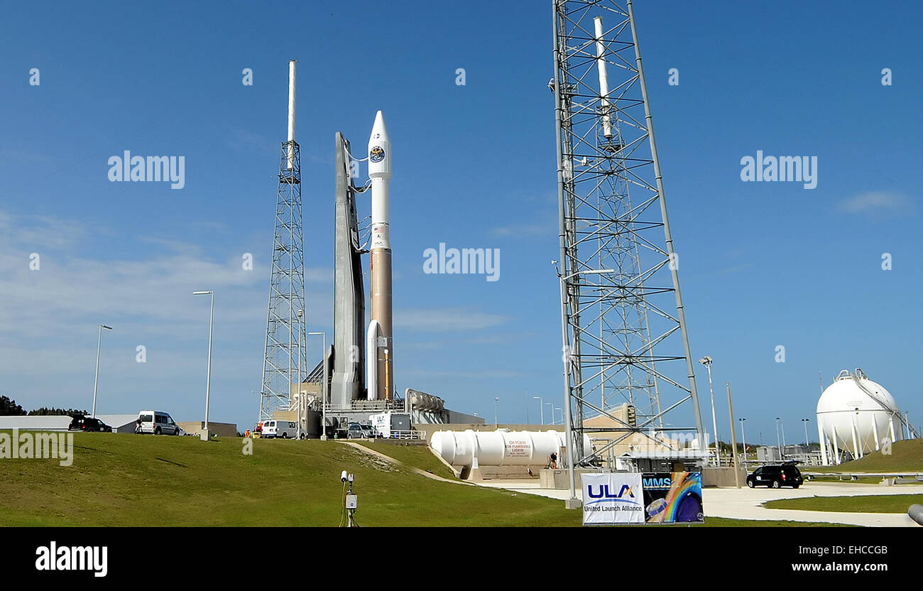 Cape Canaveral, Florida, USA. 11. März 2015. Raumsonde Magnetospheric Multiscale (MMS) sitzt auf einer Atlas V-Rakete am Cape Canaveral Air Force Station in Florida in der Vorbereitung für einen Start morgen Abend. Die MMS-Mission besteht aus vier identischen Satelliten, die die Erdumlaufbahn um die magnetischen Felder rund um unseren Planeten zu studieren. Bildnachweis: Paul Hennessy/Alamy Live-Nachrichten Stockfoto