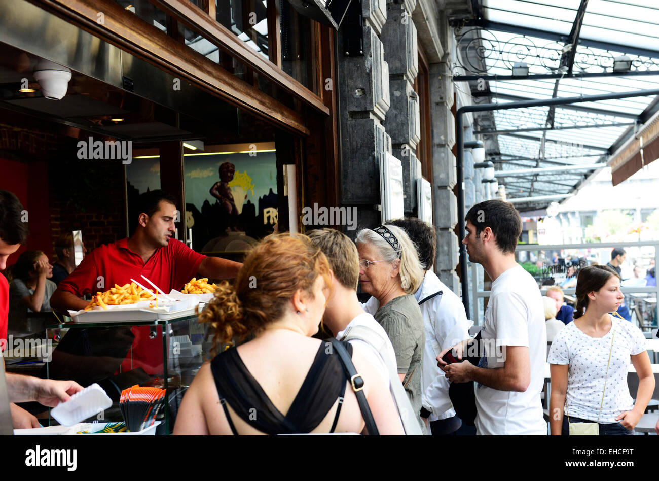 Fritland Frites (belgische Pommes frites) ist der populärste belgische Pommes frites-Shop im Zentrum von Brüssel. Stockfoto