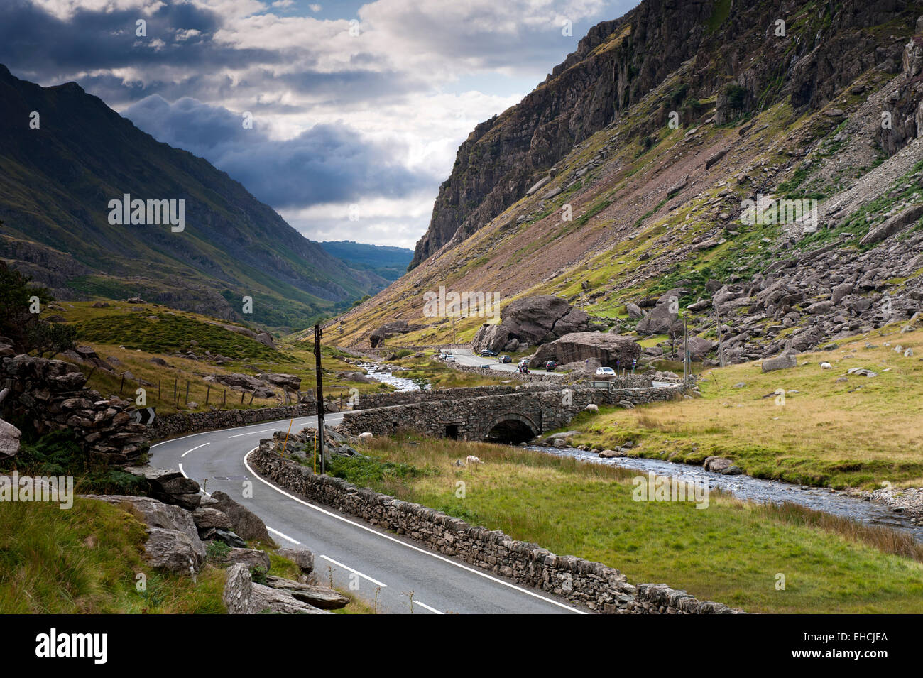 Pont Y Gromlech oder Gromlech Brücke, Llanberis Pass, Snowdonia National Park, North Wales, UK Stockfoto