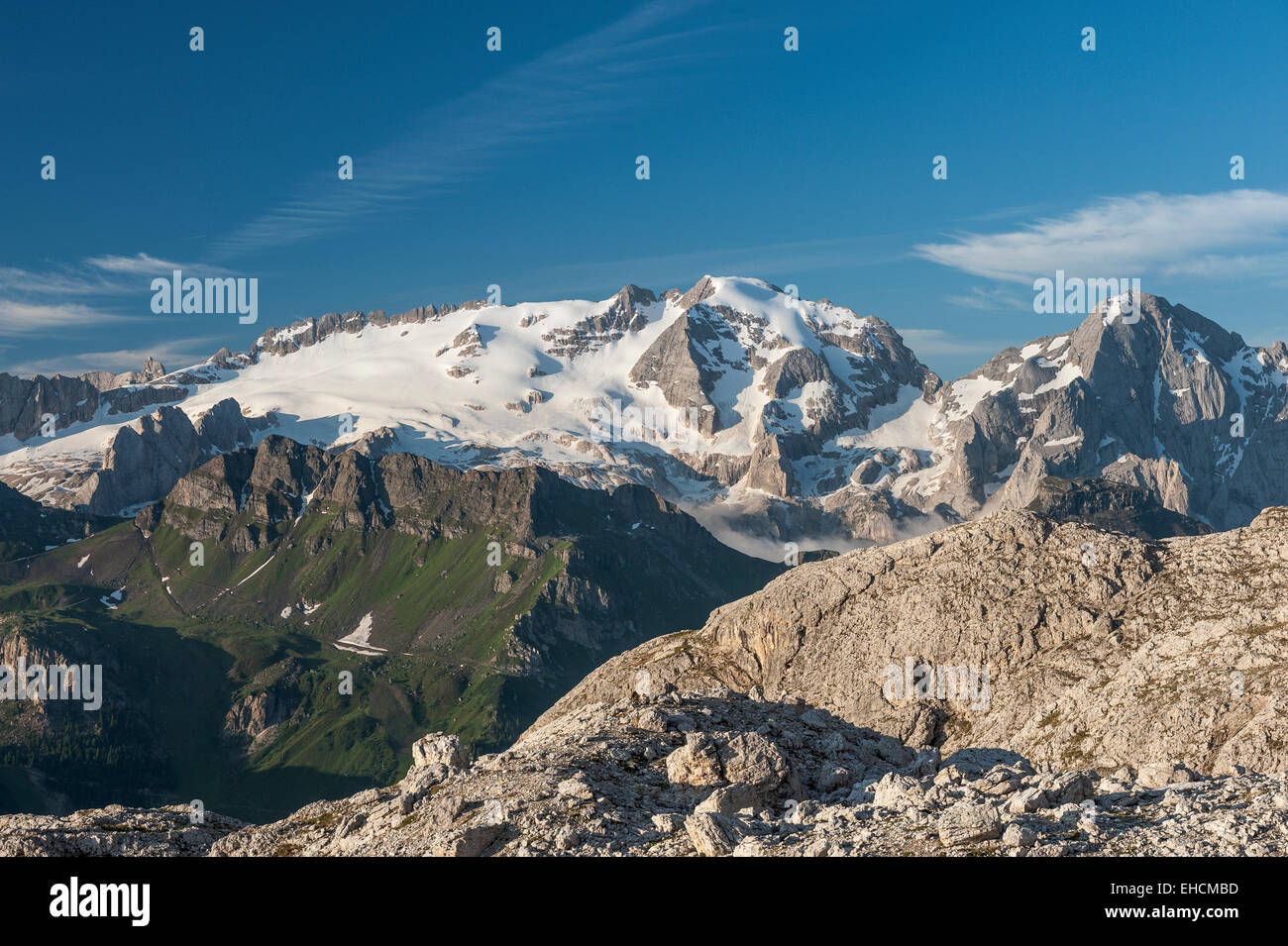 Mt Marmolada 3343 m, Blick von der Sellagruppe, Dolomiten, Buchenstein del Col di Lana, Trentino, Veneto, Italien Stockfoto