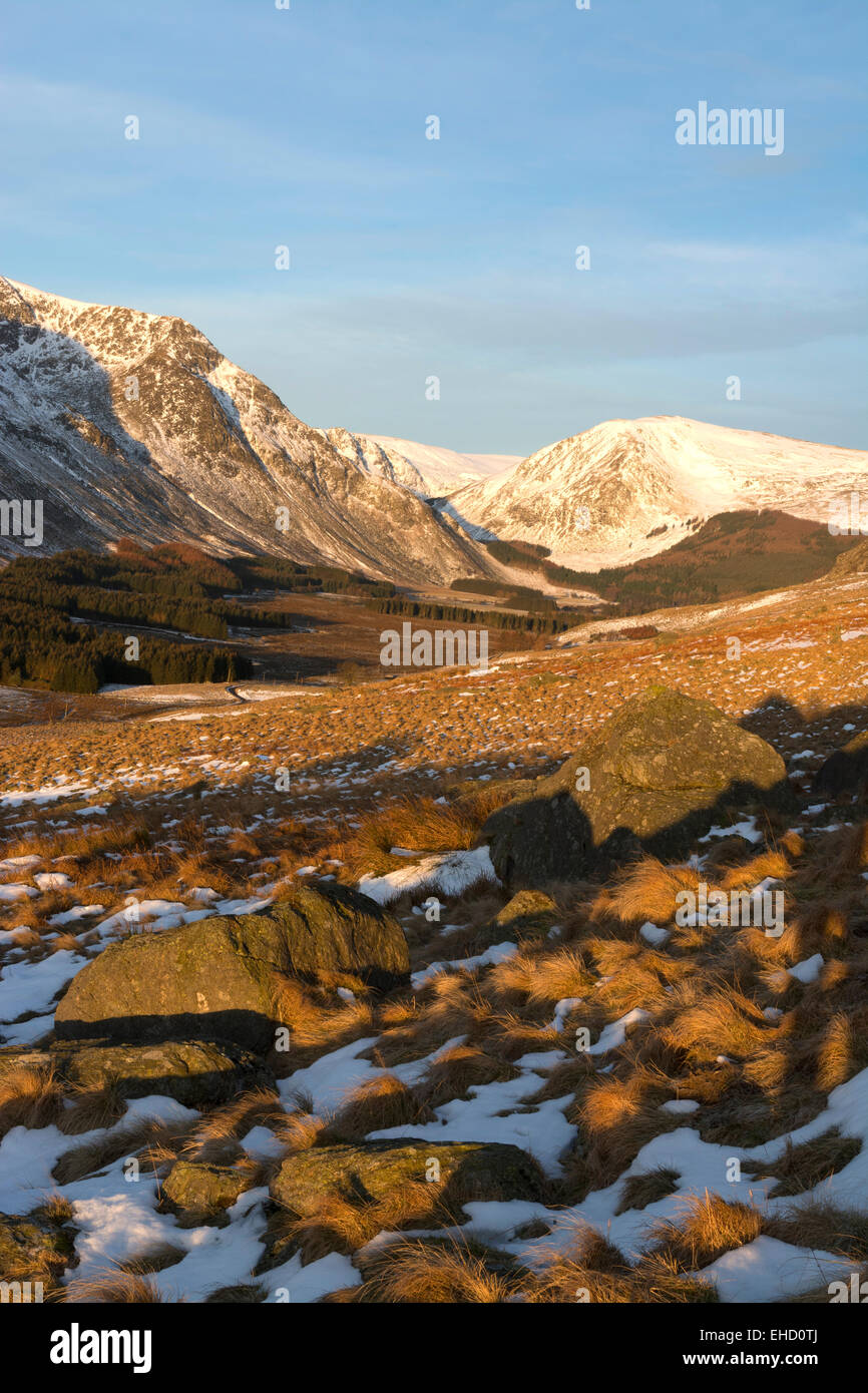 Glen Clova Angus im verschneiten kalten knackig klare Morgendämmerung Schein Stockfoto