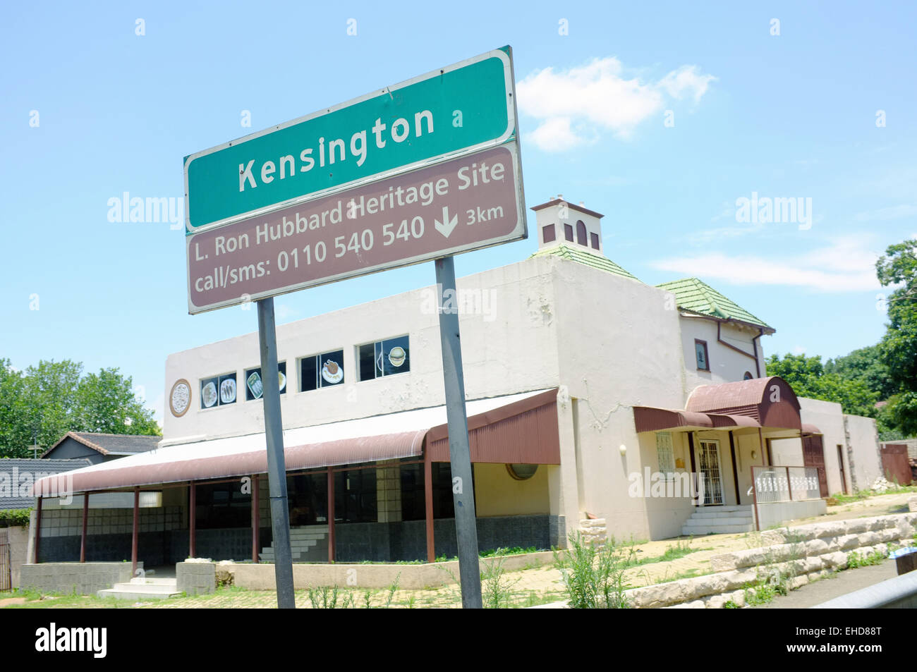 Ein Zeichen für ein L. Ron Hubbard Weltkulturerbe in Kensington, Johannesburg in Südafrika. Stockfoto