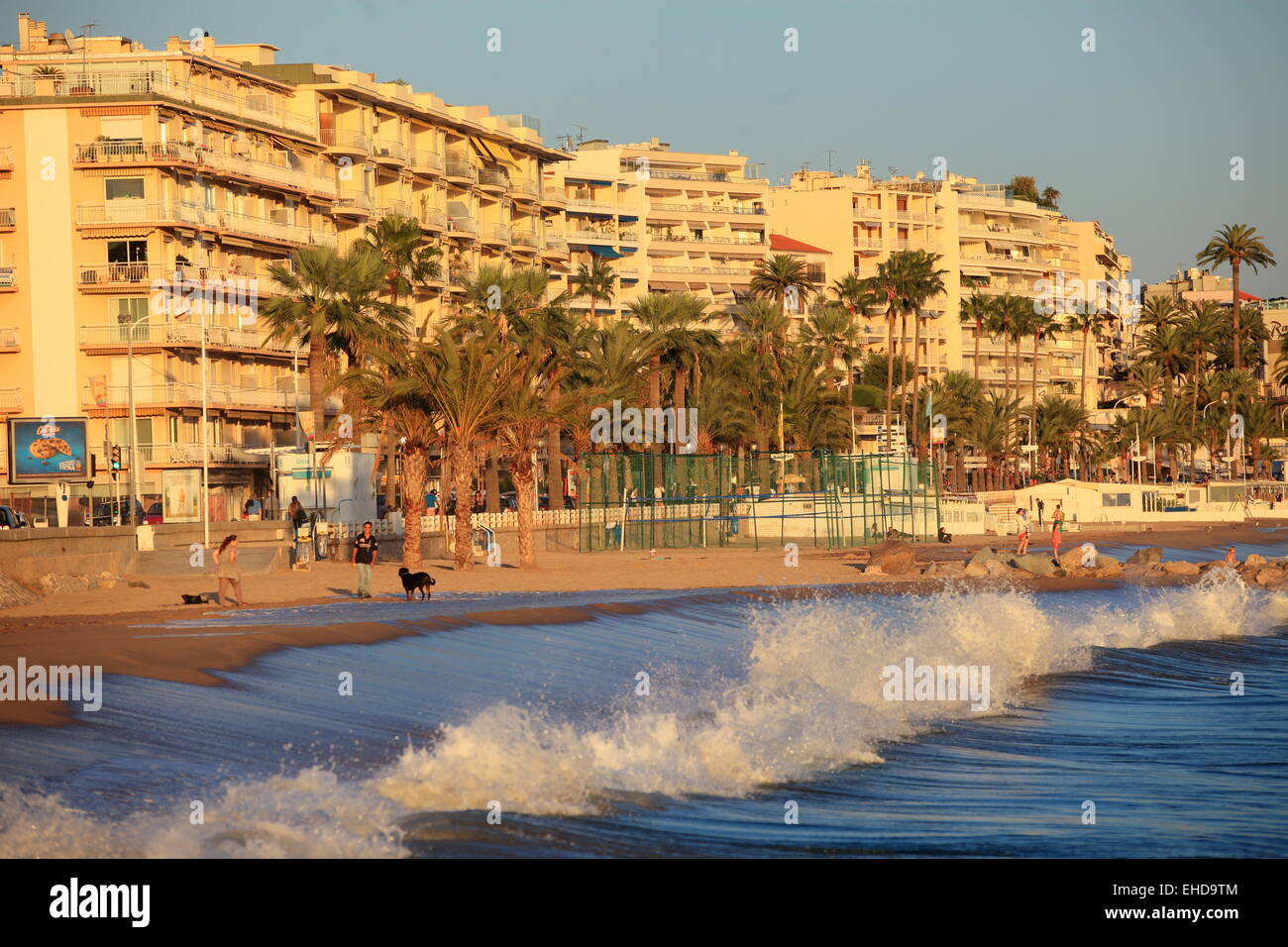 Sonnenuntergang über den Strand von Cannes Stockfoto