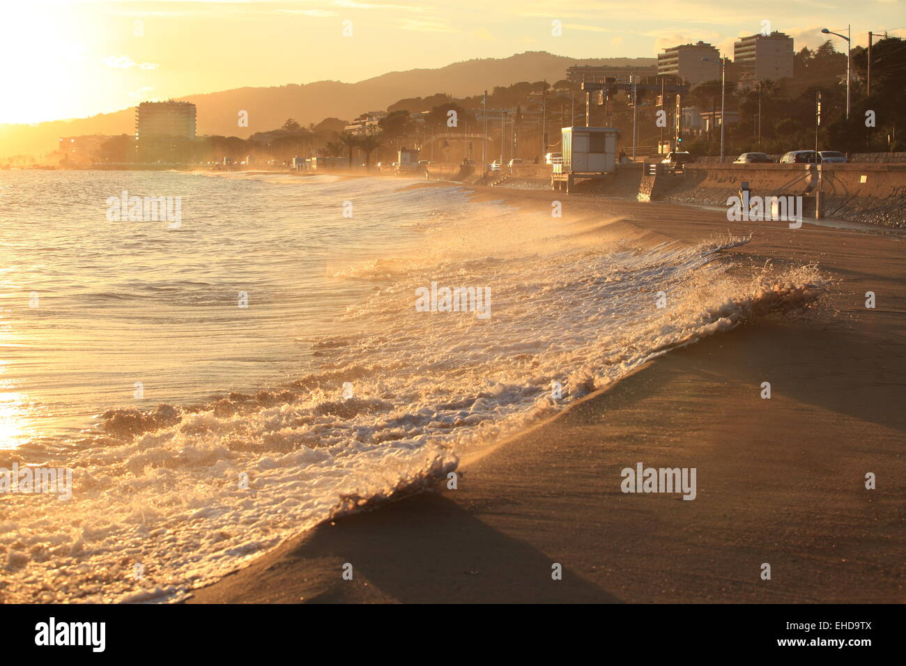 Sonnenuntergang über den Strand von Cannes la Bocca Stockfoto