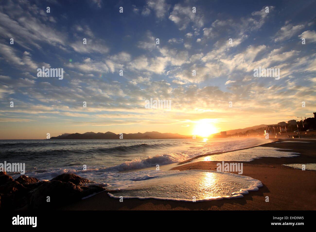 Sonnenuntergang über den Strand von Cannes la Bocca Stockfoto