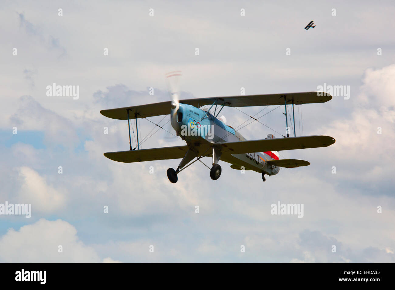 Bücker CASA 1-131-E3b Jungmann G-BSAJ während des Fluges nach dem Start vom Flugplatz Headcorn Stockfoto