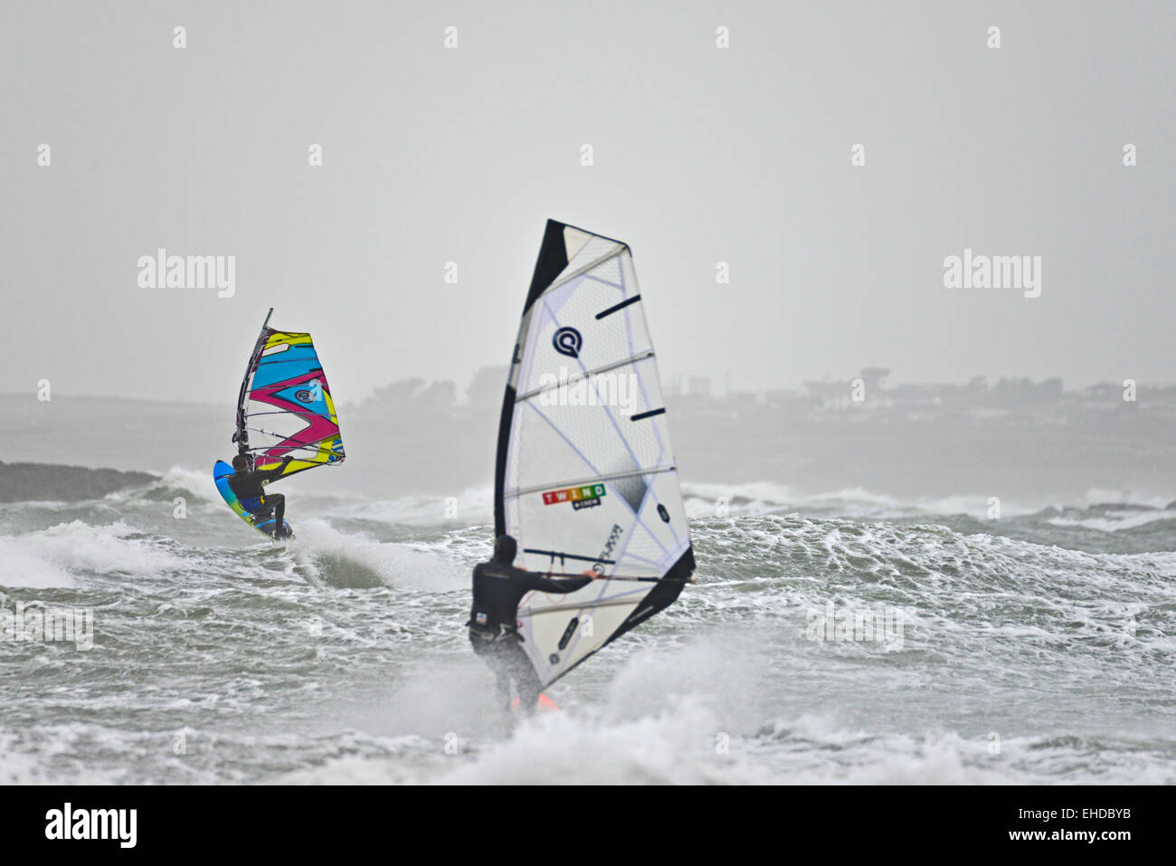 Surfen bei Rhosneigr Anglesey North Wales UK Stockfoto