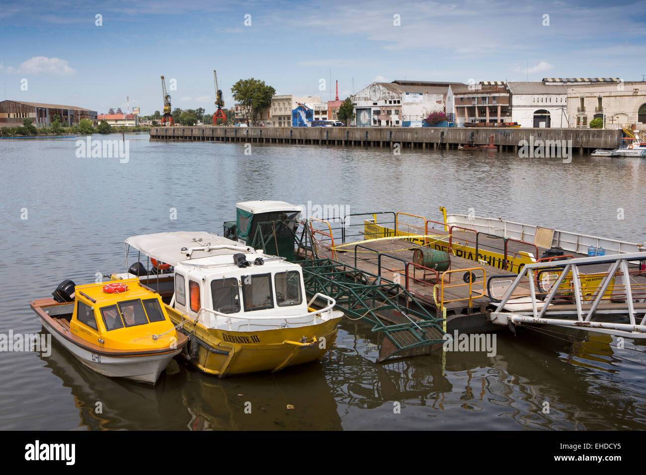 Arg178Argentina, Buenos Aires, La Boca, Boote vertäut im Riachuelo Stockfoto
