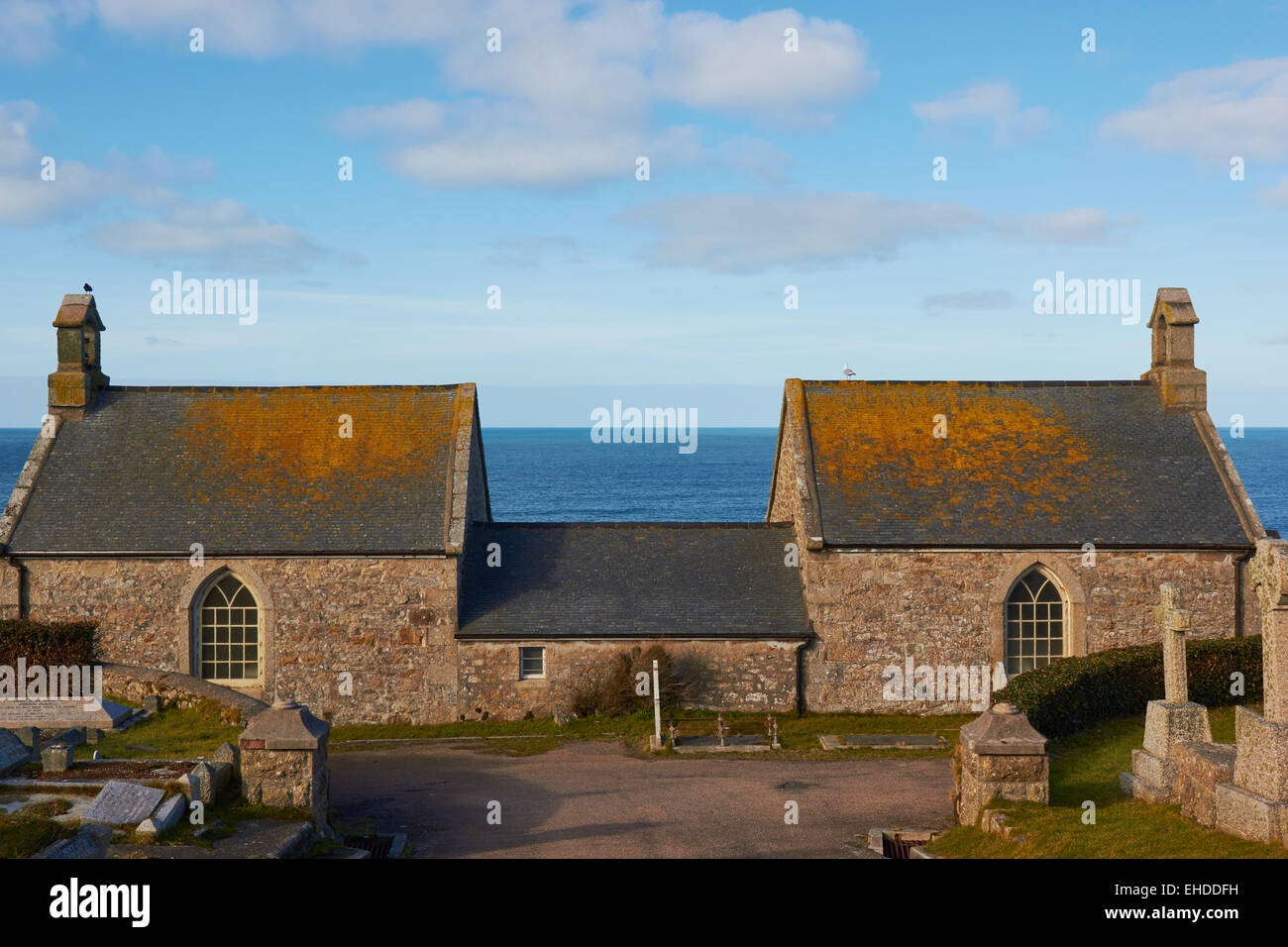 Zwei angrenzende Kapellen in Barnoon Friedhof über dem Atlantik St Ives Cornwall England Europa Stockfoto