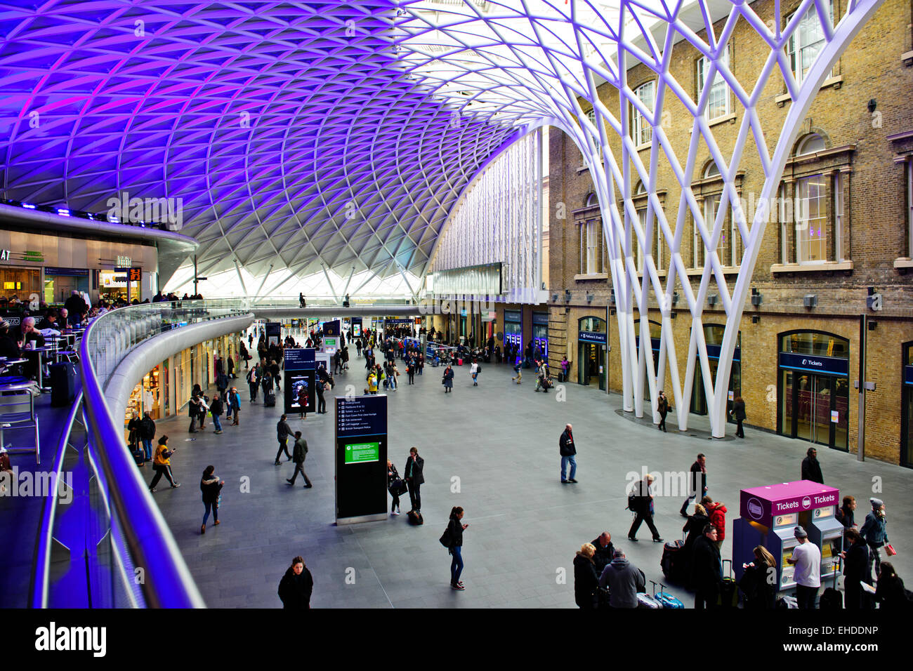 Des Königs oder Bahnhof Kings Cross, wichtigen Gateways in London von Norden, ehemals ein Rotlichtviertel & Auslauf wird umgebaut Stockfoto