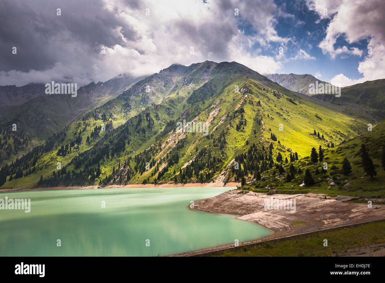 Landschaft Bergsee in Zentralasien Stockfoto