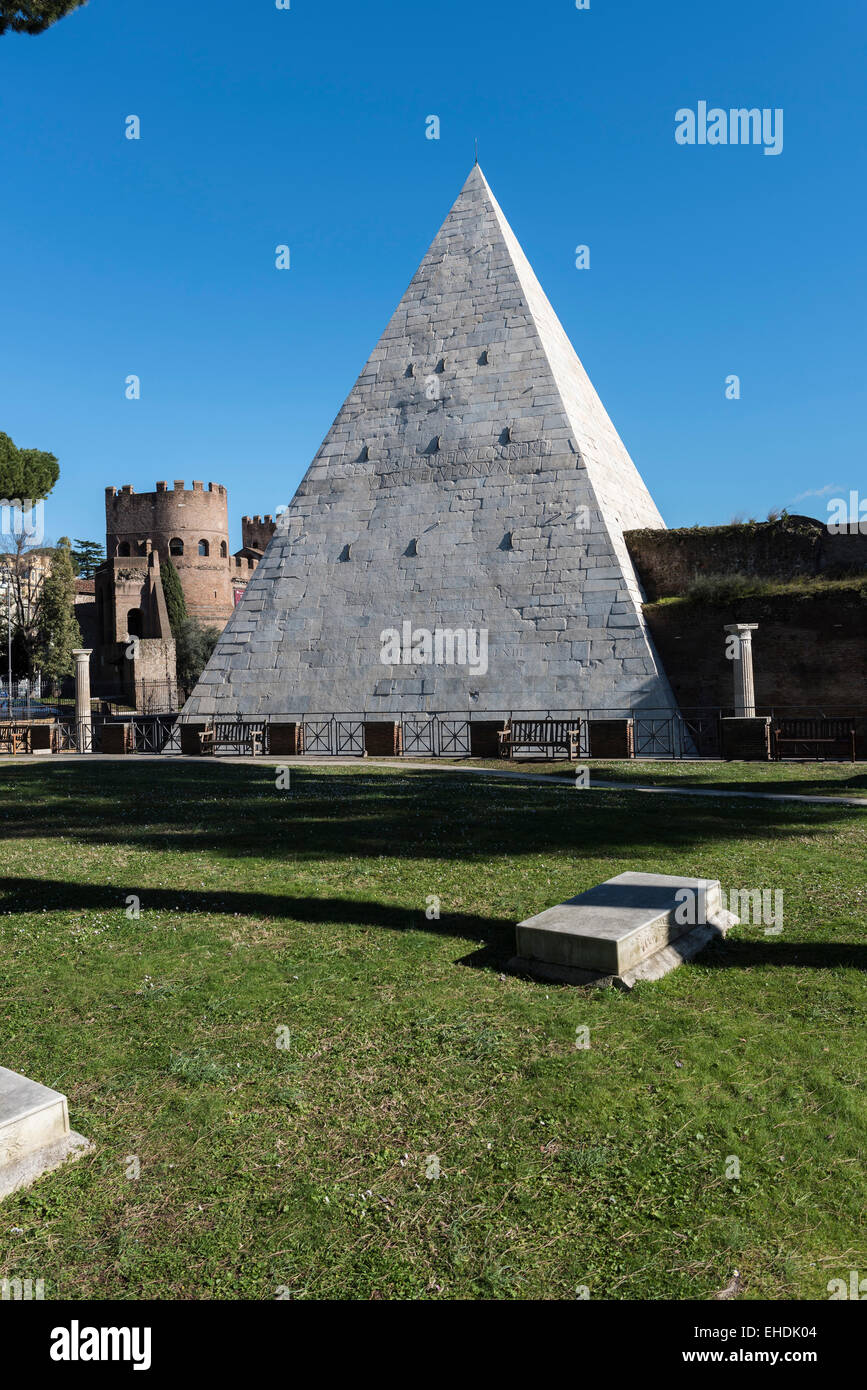 Pyramide von Caio Cestio Rom Italien Stockfoto