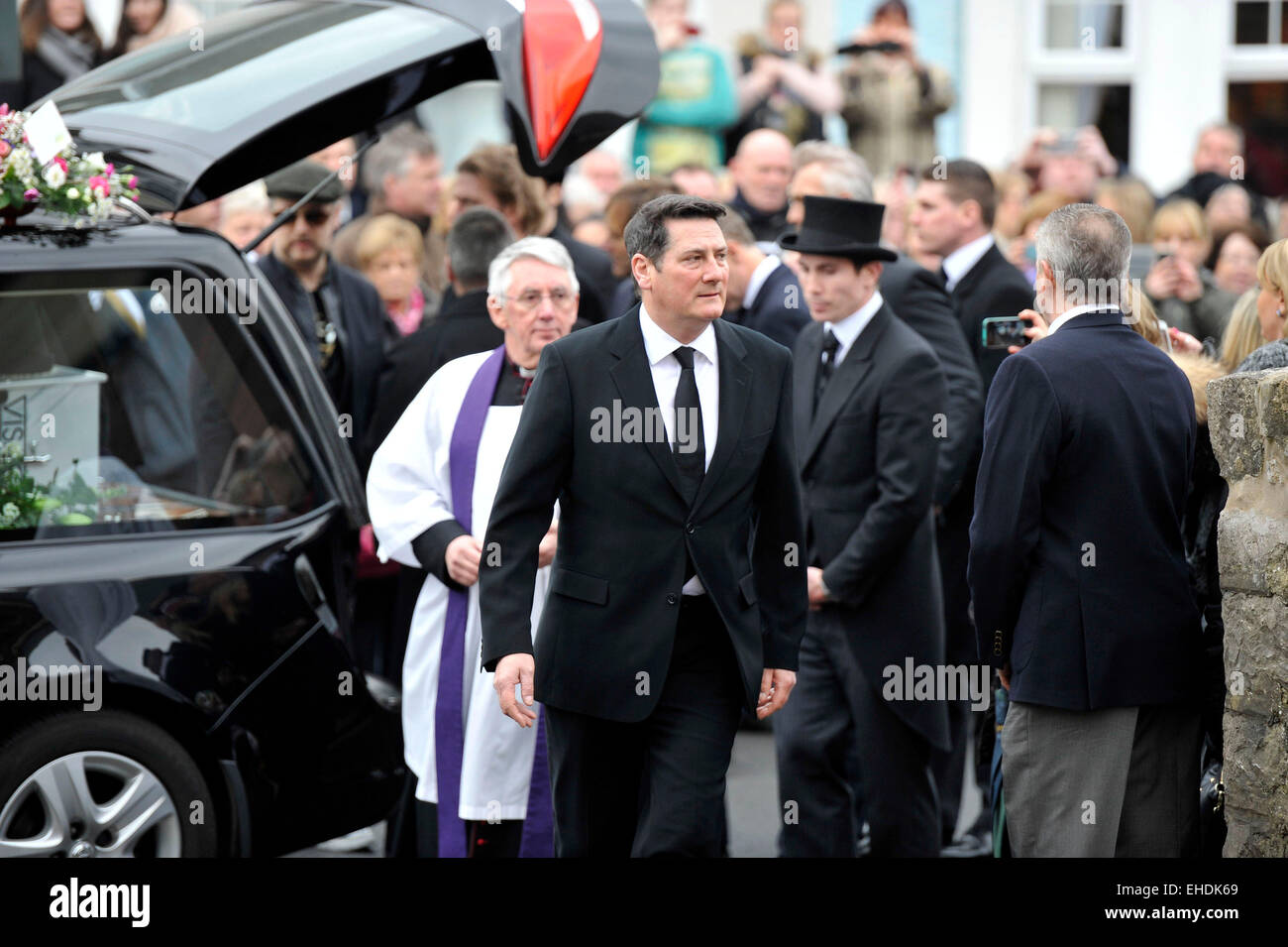 Porthcawl, Wales, UK. 12. März 2015. Spandau Ballet-Sänger Tony Hadley Teilnahme an der Beerdigung von Steve Strange, All Saints Church in Porthcawl, Wales, Großbritannien. Bildnachweis: Phil Rees/Alamy Live-Nachrichten Stockfoto