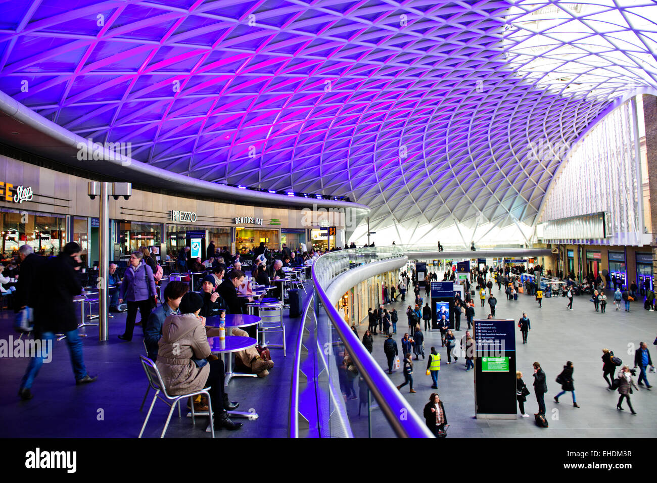 Des Königs oder Bahnhof Kings Cross, wichtigen Gateways in London von Norden, ehemals ein Rotlichtviertel & Auslauf wird umgebaut Stockfoto