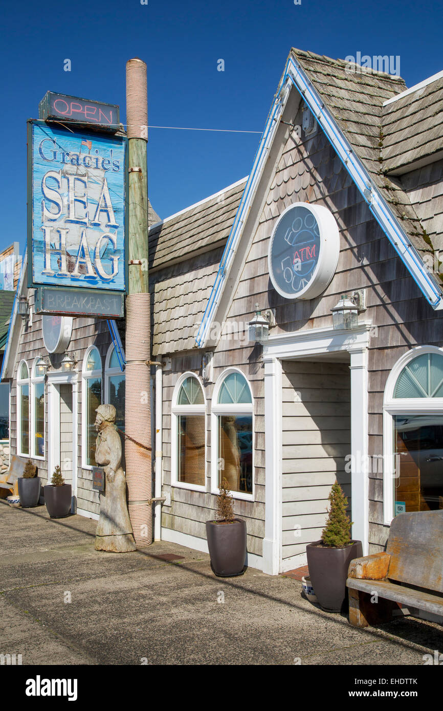 Verwitterte Restaurant und Gebäude entlang der Main Street, Depoe Bay, Oregon, USA Stockfoto